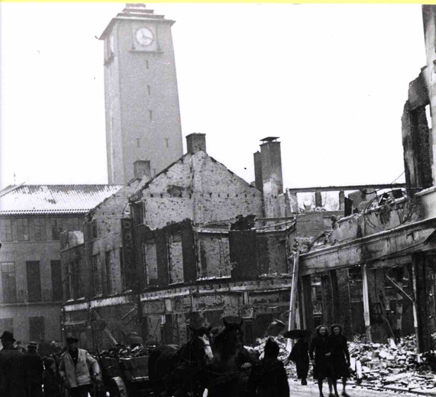 Achter het gemeentehuis, na bombardement 22 februari 1944 before